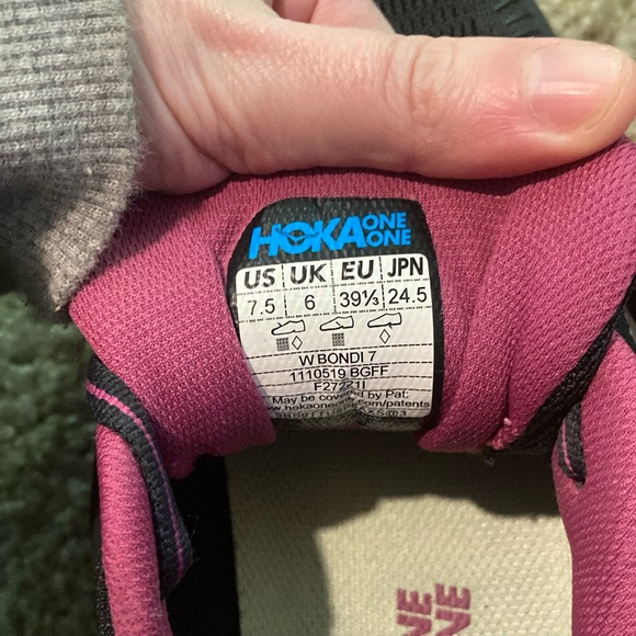 Hoka Women's Black and Pink Running Shoes W Bondi 7 - Picture 2 of 6